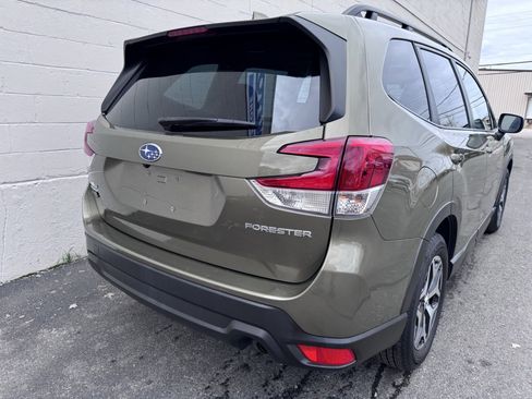 Used 2023 Subaru Forester Premium image 7