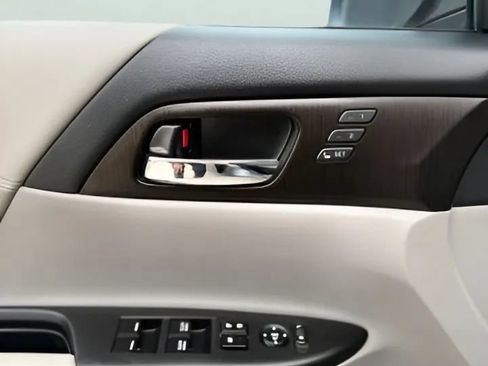 Used 2013 Honda Accord EX-L image 19