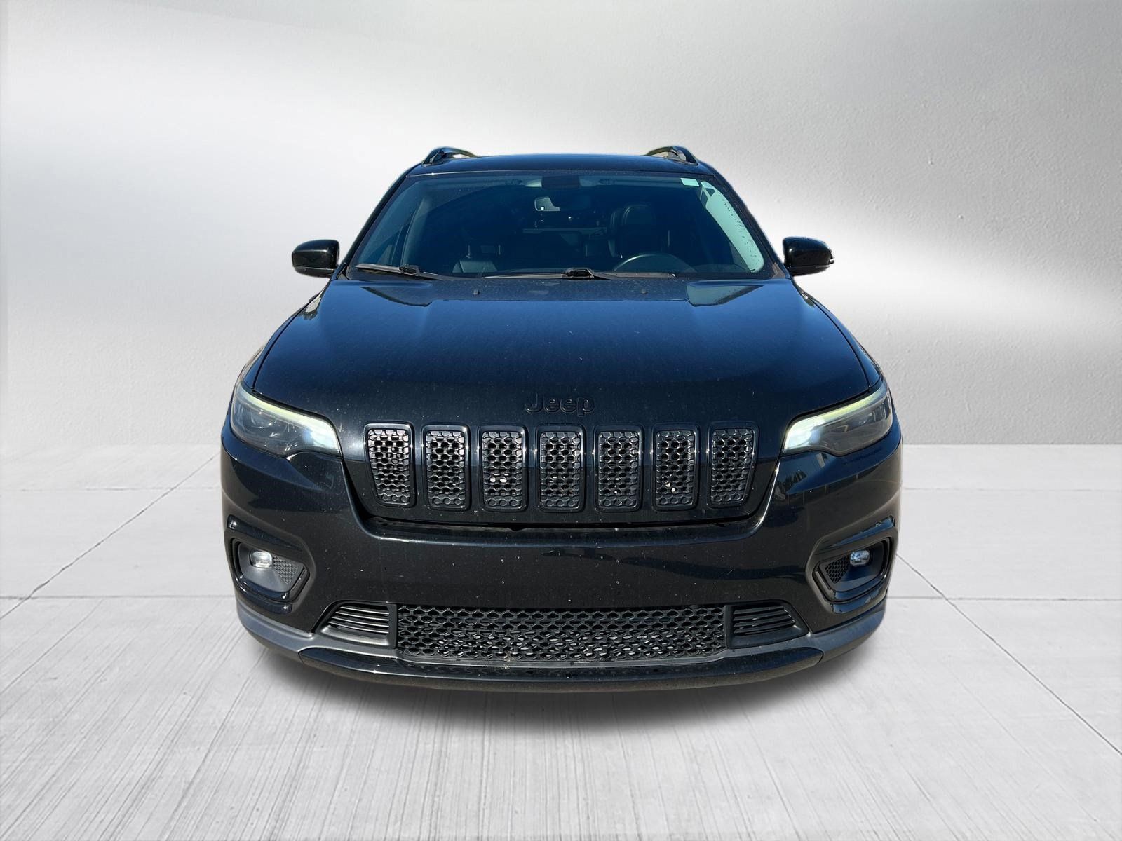 Used 2019 Jeep Cherokee Latitude Plus AWD/4WD image 2