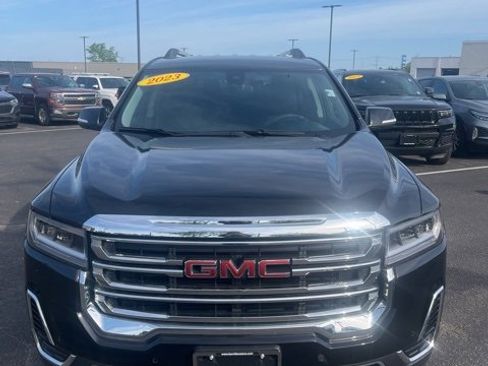 Used 2023 GMC Acadia SLE w/ Driver Convenience Package image 3