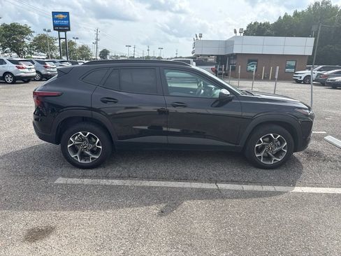 Used 2025 Chevrolet Trax LT FWD image 7