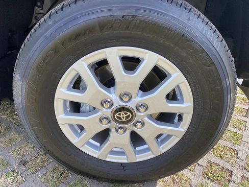 Used 2025 Toyota Tacoma SR5 AWD/4WD image 27