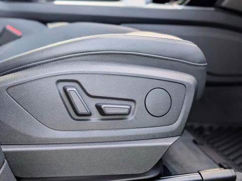 Used 2021 Audi e-tron Premium w/ Towing Package image 70