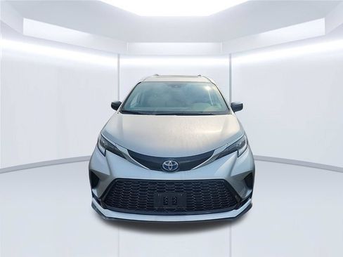 Used 2021 Toyota Sienna XSE AWD/4WD image 7