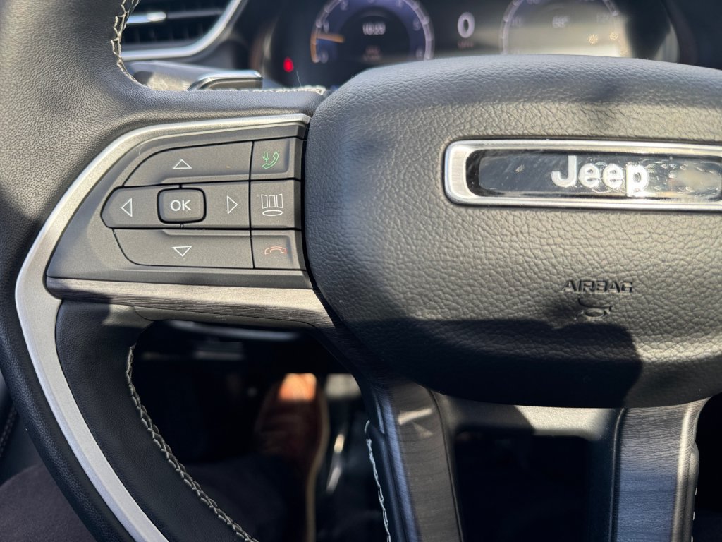 Used 2022 Jeep Grand Cherokee Limited AWD/4WD image 29
