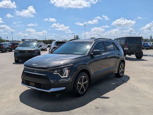 Certified 2024 Kia Niro EX FWD image 4