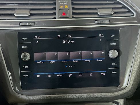 Used 2024 Volkswagen Tiguan SE AWD/4WD image 19