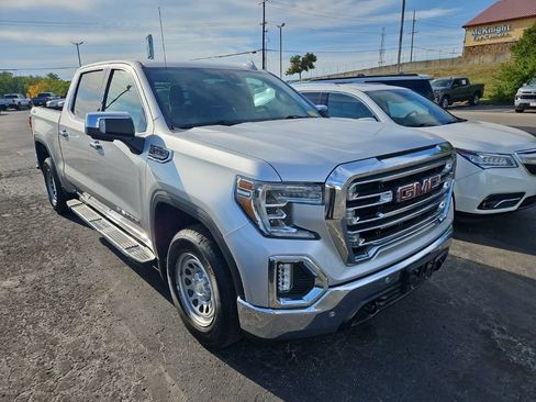 Used 2019 GMC Sierra 1500 SLT w/ Driver Alert Package I AWD/4WD image 3