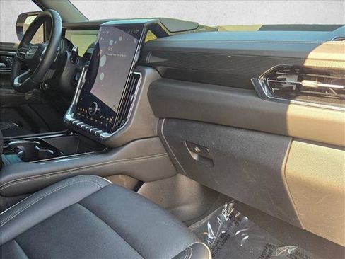 Used 2025 GMC Yukon Elevation w/ Elevation Premium Package image 25