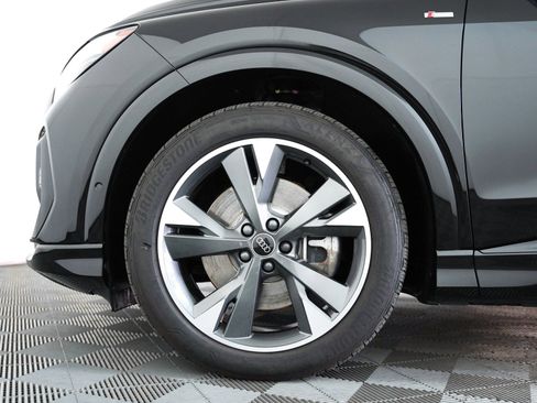 Used 2024 Audi Q4 e-tron Premium Plus image 3