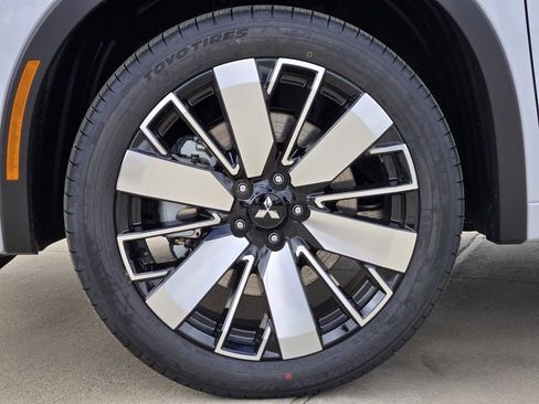 New 2026 Mitsubishi Outlander SEL image 9