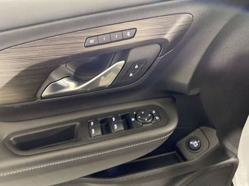 Used 2024 GMC Terrain SLT AWD/4WD image 26