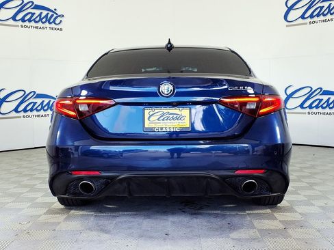 Used 2019 Alfa Romeo Giulia RWD image 4