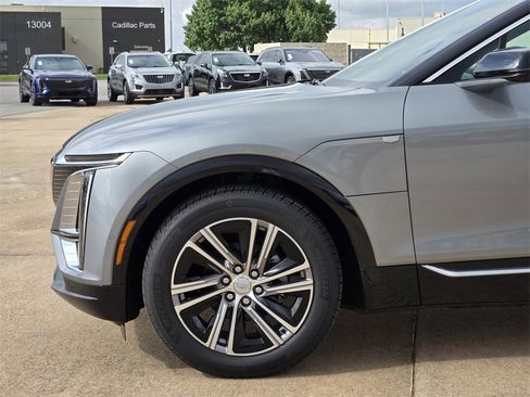New 2025 Cadillac Lyriq Luxury image 8