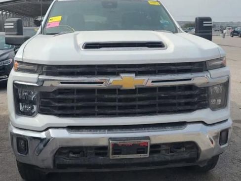Used 2024 Chevrolet Silverado 2500 LT image 3