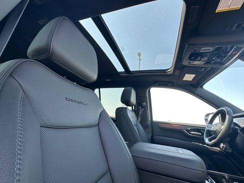 Used 2026 GMC Yukon Denali w/ Sun & Power Step Package AWD/4WD image 23