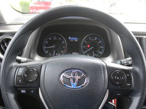 Used 2018 Toyota RAV4 LE FWD image 24