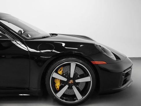 Certified 2021 Porsche 911 Carrera 4S image 14