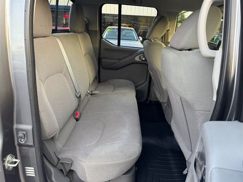 Used 2017 Nissan Frontier SV image 19