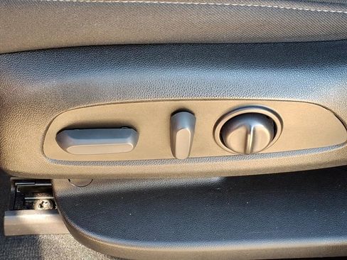 Used 2022 Chevrolet Traverse LT image 15