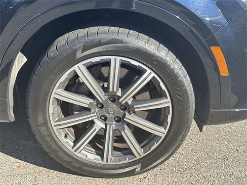 Used 2017 Audi Q7 3.0T Premium Plus w/ Premium Plus Package image 5