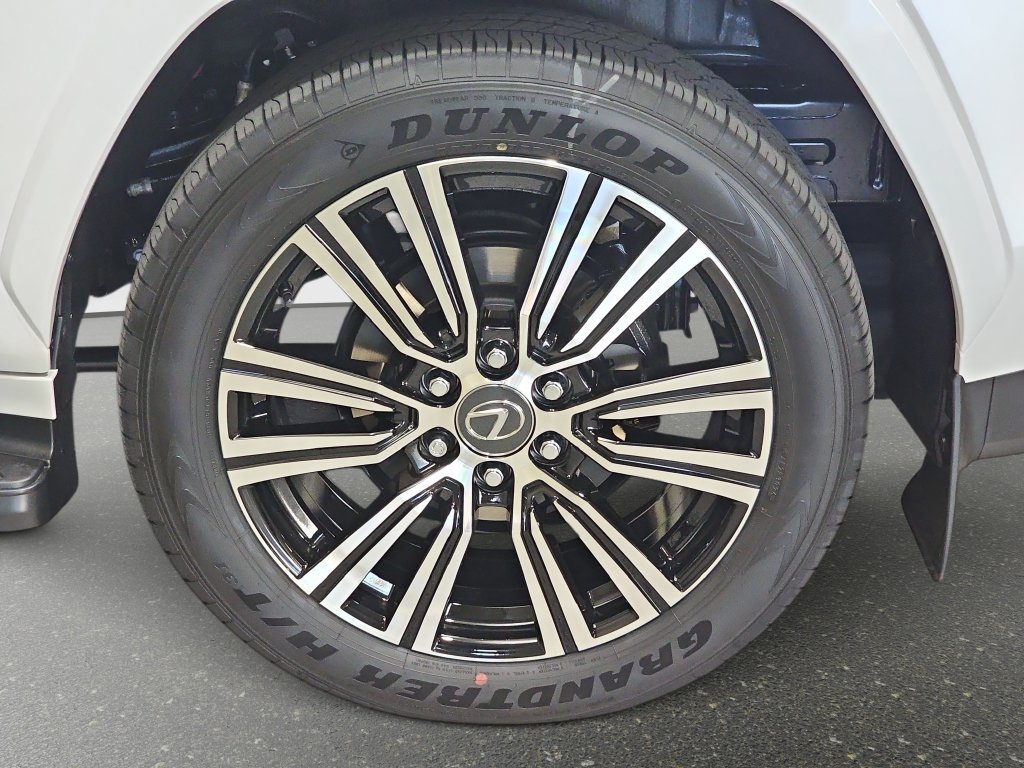 New 2026 Lexus LX 700h Luxury w/ Appearance Package AWD/4WD image 32