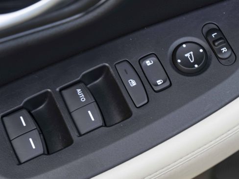 Used 2025 Honda HR-V LX image 37