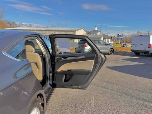 Used 2018 Ford Fusion S image 18