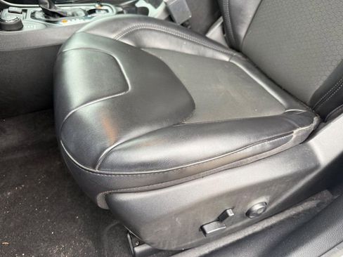 Used 2021 Jeep Cherokee Latitude Plus image 22