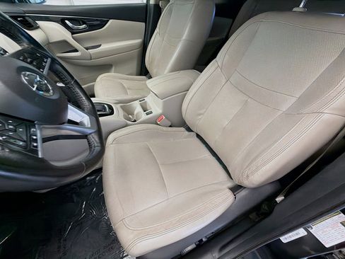 Used 2017 Nissan Rogue Sport SL w/ SL Premium Package image 9