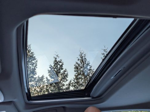 Used 2019 Toyota Avalon Limited image 19