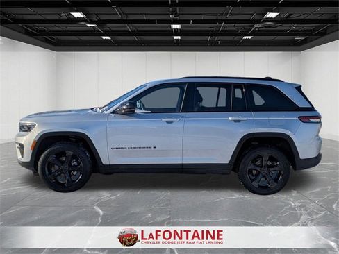 Used 2024 Jeep Grand Cherokee Altitude image 2