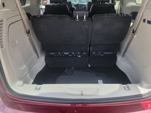 Used 2020 Chrysler Pacifica Limited FWD image 16
