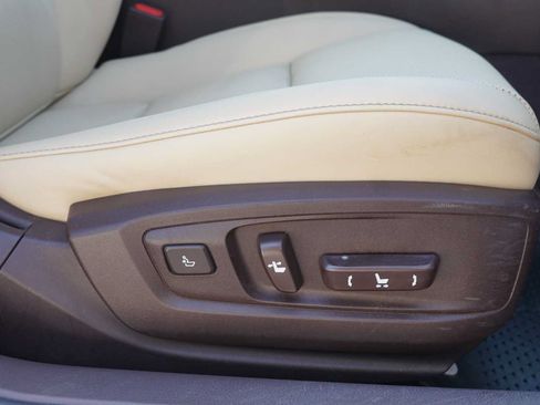 Used 2016 Lexus ES 300h w/ Premium Package w/Wood Trim FWD image 26