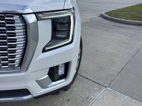 Used 2021 GMC Yukon XL Denali w/ Denali Premium Package image 13