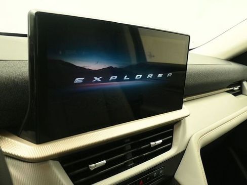 Used 2025 Ford Explorer Active w/ Active Comfort Package AWD/4WD image 17