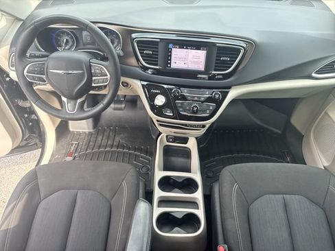 Used 2023 Chrysler Voyager LX FWD image 19
