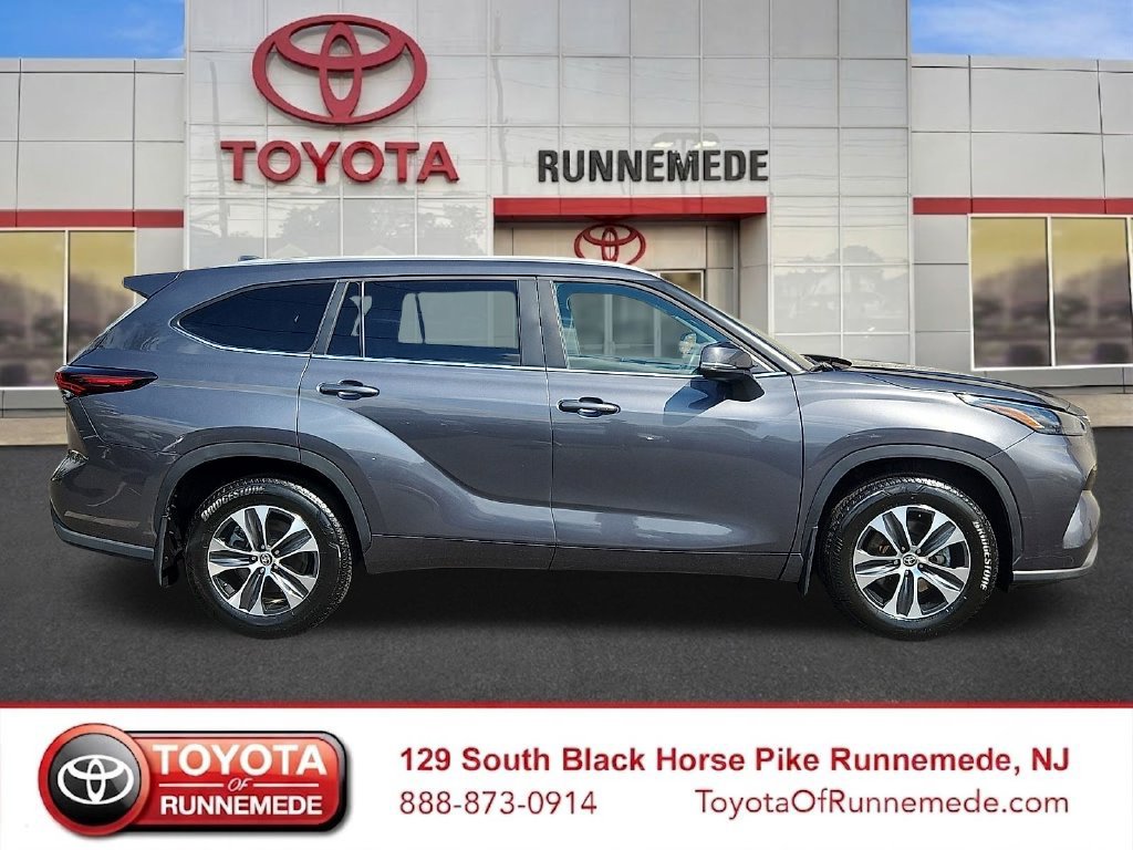 Certified 2025 Toyota Highlander XLE AWD/4WD image 7