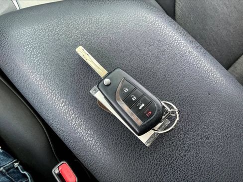 Used 2019 Toyota Camry LE FWD image 35