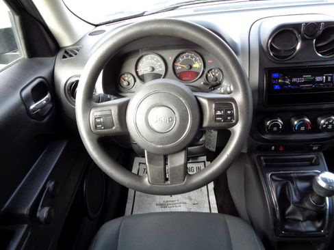 Used 2014 Jeep Patriot Sport w/ Tire & Wheel Group image 30