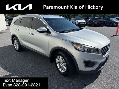 Used 2017 Kia Sorento FWD image 3