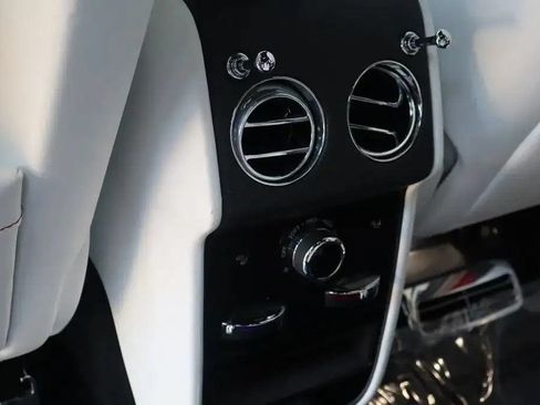 Certified 2019 Rolls-Royce Cullinan AWD/4WD image 19