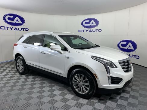 Used 2017 Cadillac XT5 Luxury FWD image 1