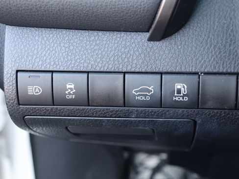 Used 2020 Toyota Camry LE image 14