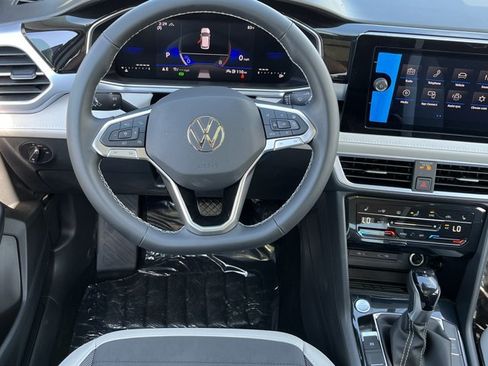 New 2026 Volkswagen Taos SE AWD/4WD image 15