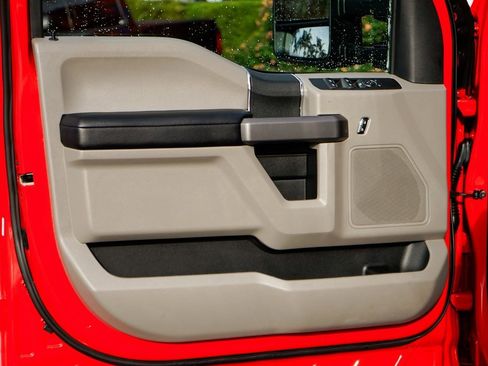 Used 2020 Ford F250 XLT w/ FX4 Off-Road Package image 16