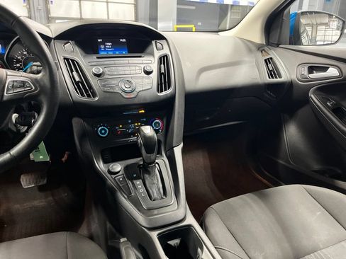Used 2015 Ford Focus SE w/ SE Cold Weather Package FWD image 24
