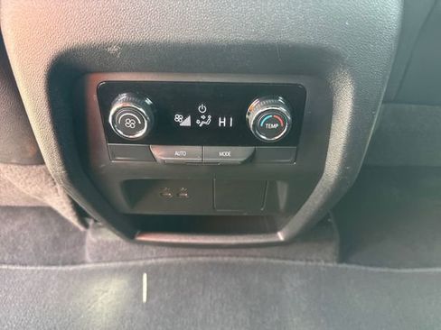Used 2025 Chevrolet Traverse LT AWD/4WD image 22