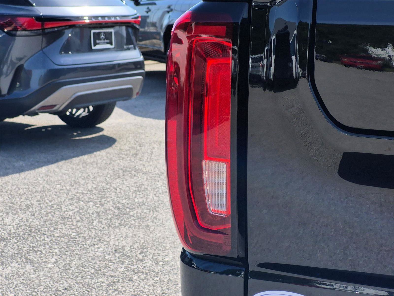 Used 2021 GMC Sierra 2500 Denali w/ Denali Black Diamond Edition AWD/4WD image 12