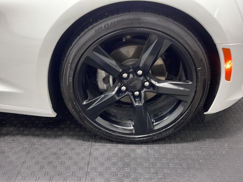 Used 2018 Chevrolet Camaro LT RWD image 19
